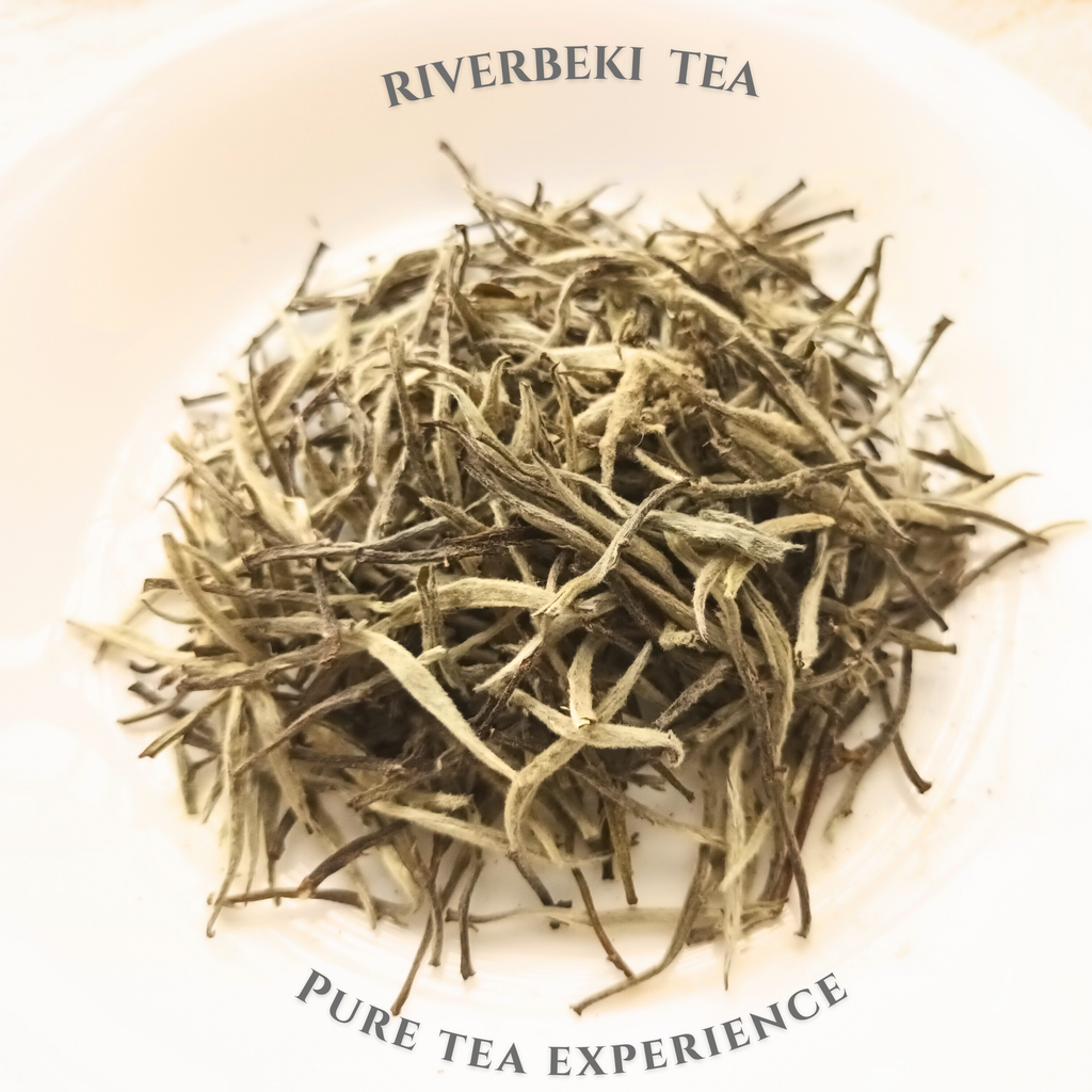 Riverbeki Silver Needle White Tea 50 g | Organic Loose Leaf | Low Caffeine, High Antioxidants | Large, Downy Buds - Upper Darjeeling | Red Pack
